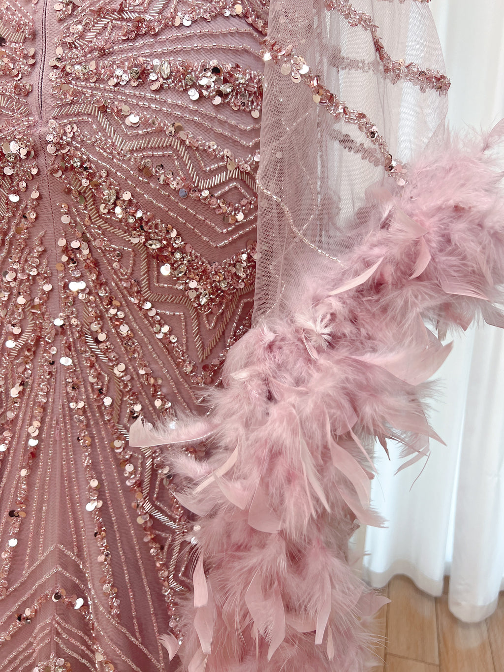 Luxury Modest Dubai Evening Gown Dusty Pink Rhinestone Beaded Mermaid Dress With Feather Long Cape EV1290